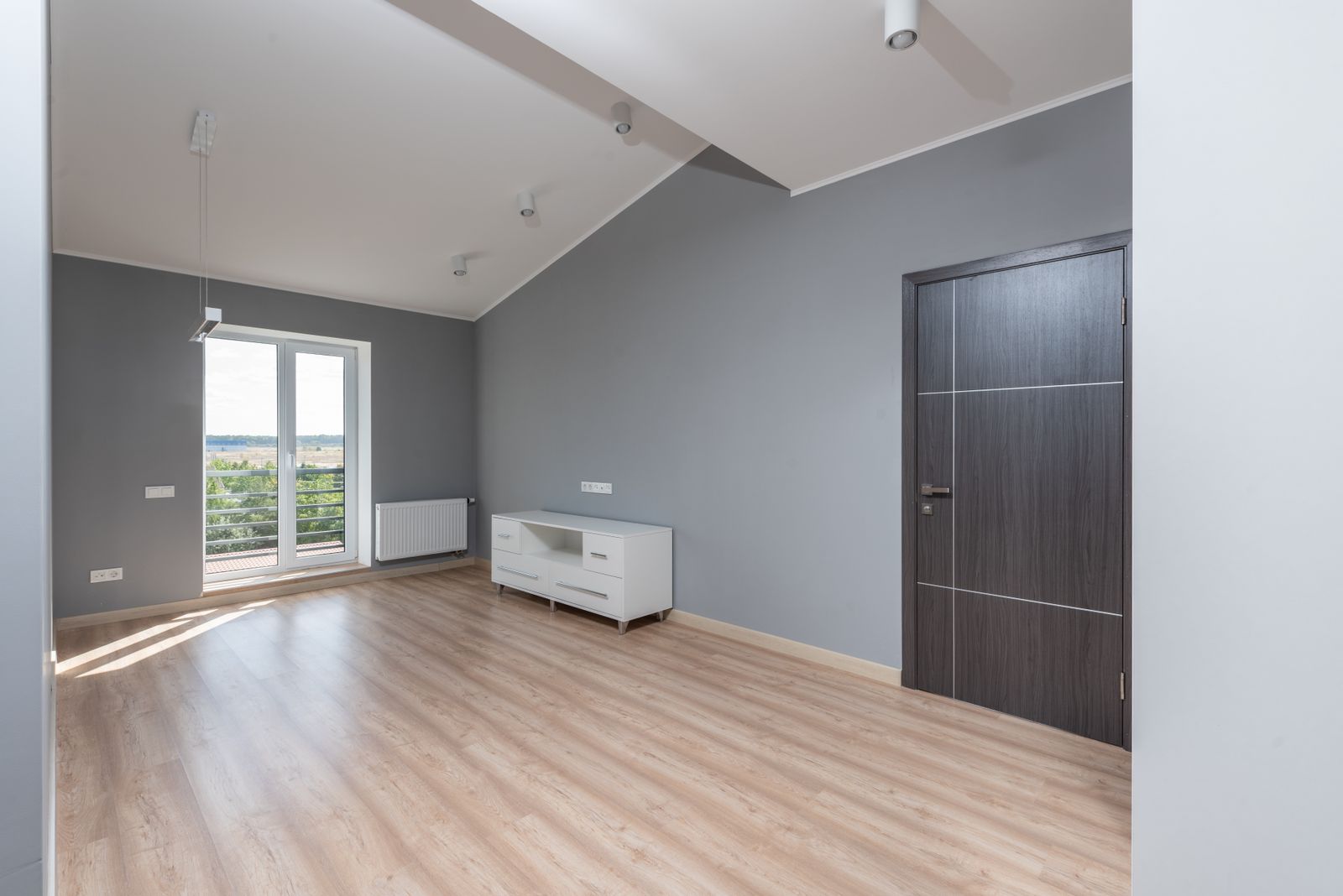 Four-bedroom family home for lease in Lowry, interior photo 1